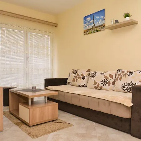 Aurora I&n Apartment *