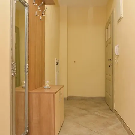 Aurora I&n Apartment *