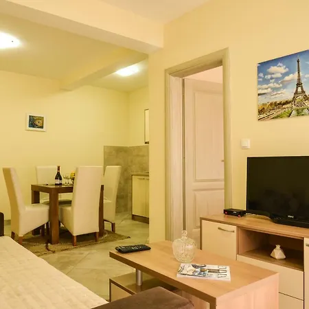 Apartment Aurora I&n *