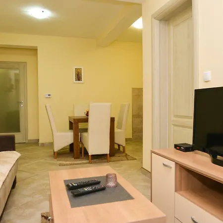 Aurora I&n Apartment *