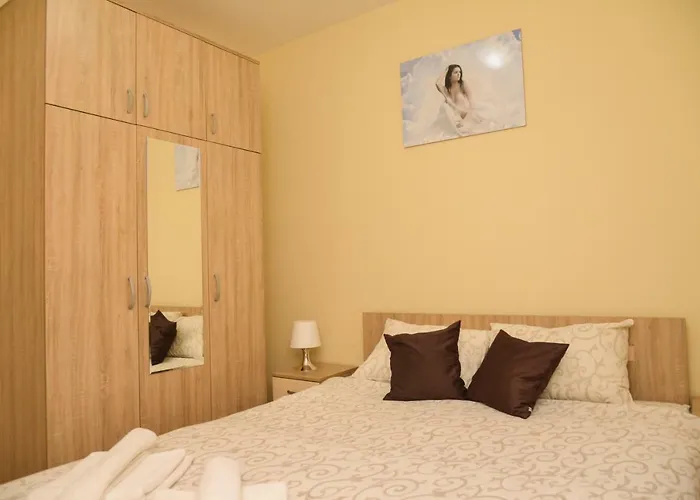 Aurora I&n Apartament *