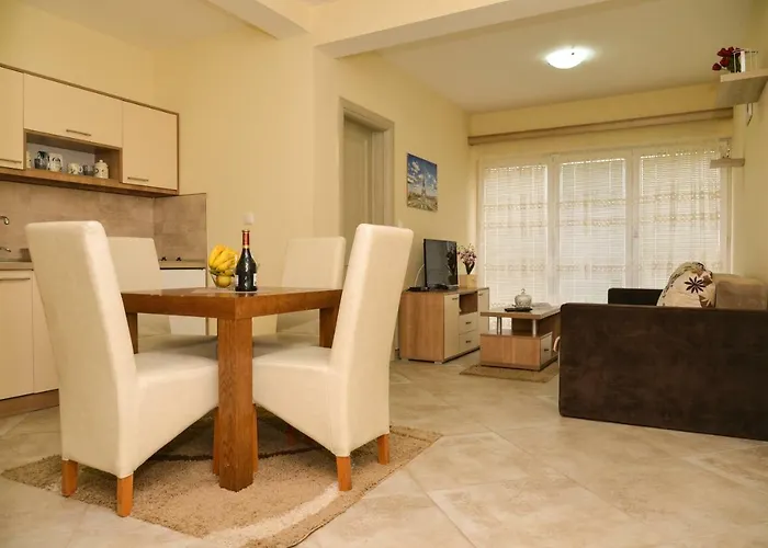 Aurora I&n Apartament