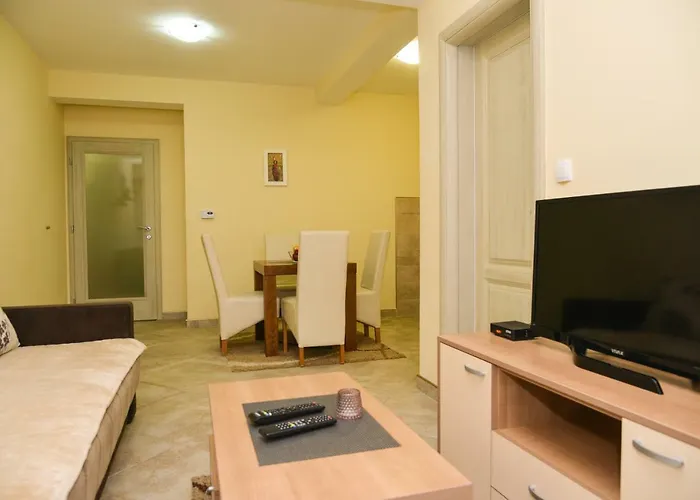 Aurora I&n Apartament *